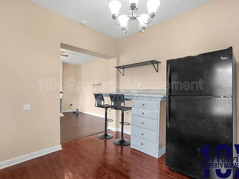 1652 Summit St #A — Photo 9