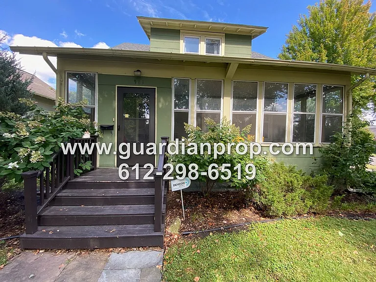 983 Edmund Ave — Photo 1