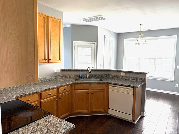 4th image of 5517 Keowee Way