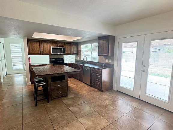 5th image of 3005 E Emelita Ave