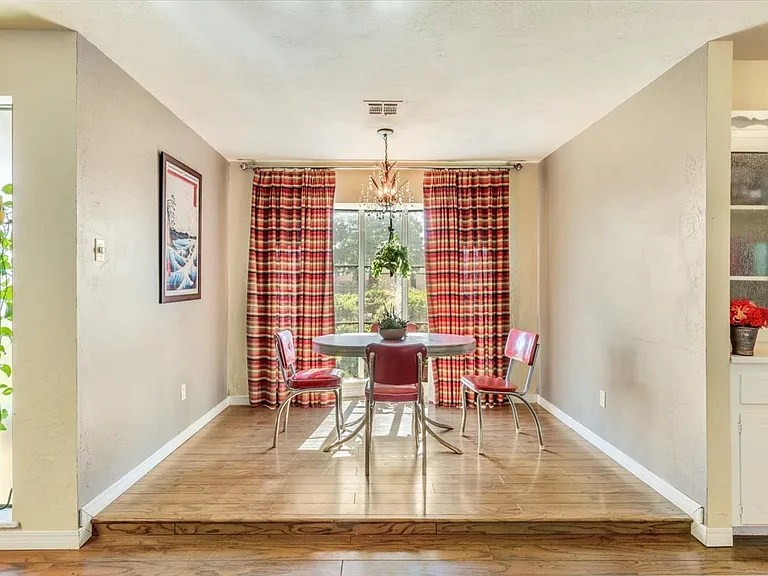 2905 NW Templeton Ter — Photo 20