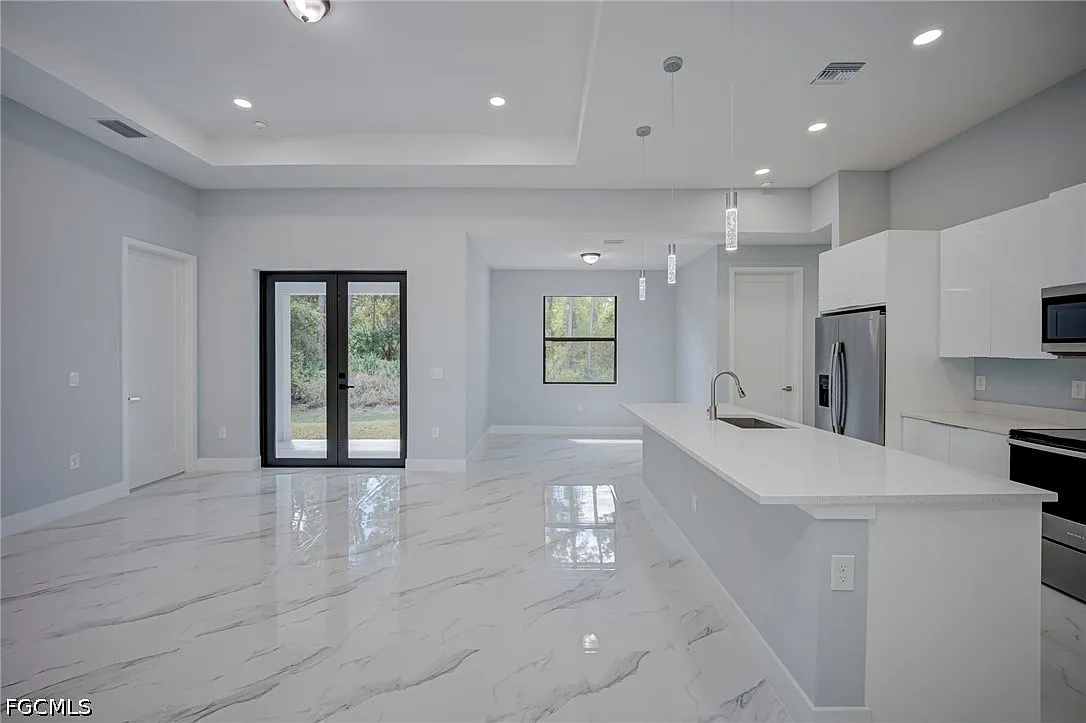 3 bed, 3.0 bath, 1702 sqft, $2,100 — Photo 3