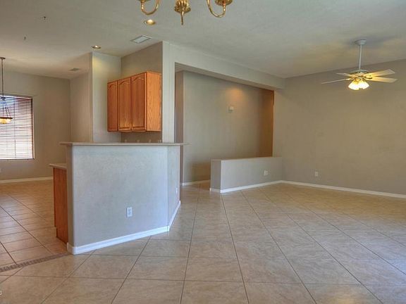 4th image of 432 W Carob Dr