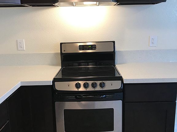 4th image of 2470 Lovejoy St