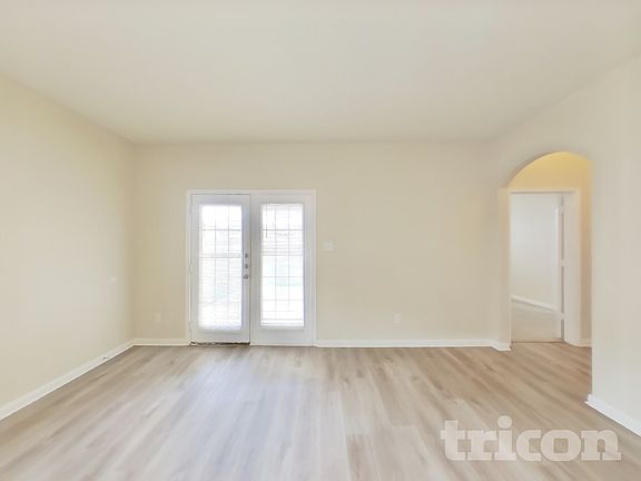4th image of 4607 Le Villas
