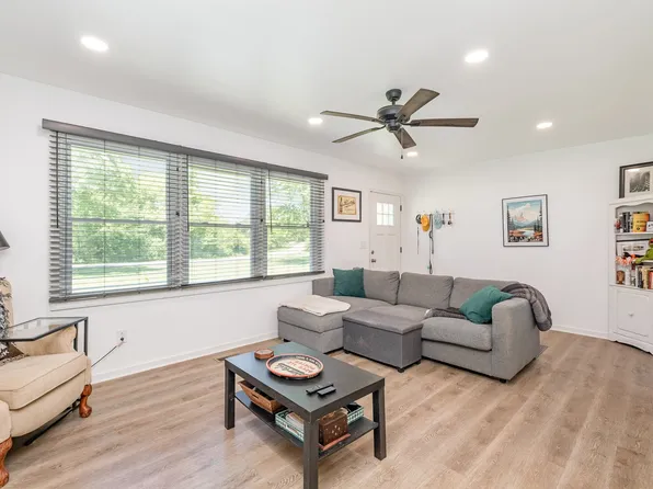 106 Aaron Dr, Burns, TN 37029