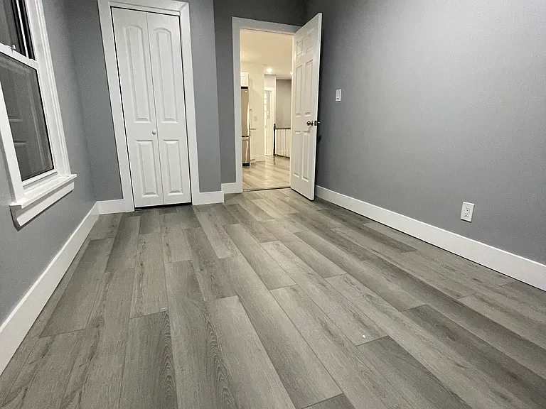 410 Port Richmond Ave — Photo 14