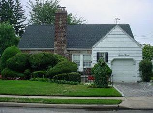 1620 Gilford Ave, New Hyde Park, NY 11040