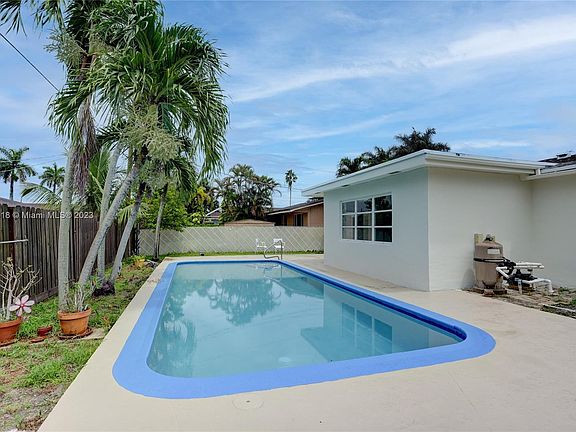 4th image of 11461 NW 30th St