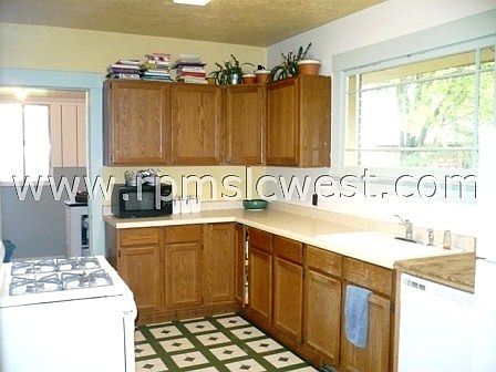 3rd image of 809 E Wilmington Ave