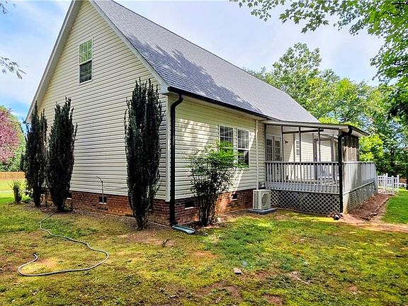 5th image of 1096 Tuttle Rd