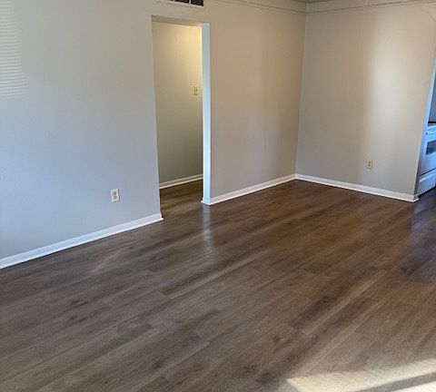 5th image of 22051 Blackstone Ave
