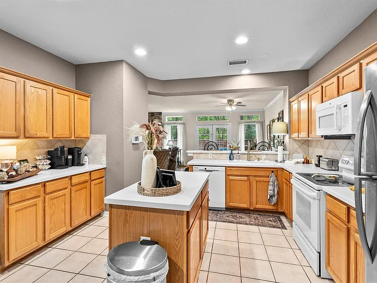 31 Endor Forest Pl — Photo 18