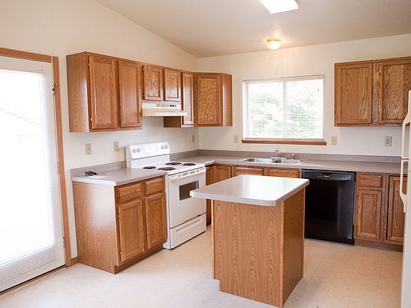 5th image of 104 Jennifer Ln