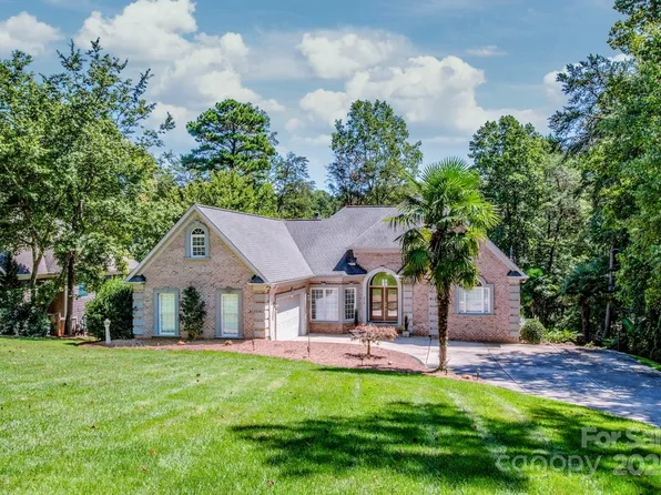 214 Wildwood Cove Dr, Mooresville, NC 28117