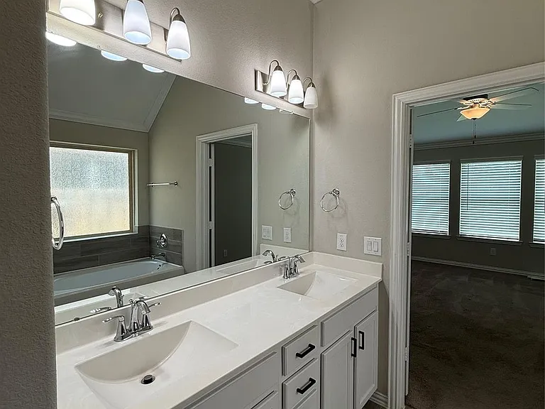 1562 Ancient Oak Ln — Photo 13