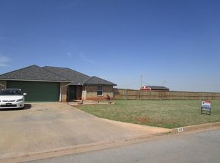 313 E Seminole St, Geronimo, OK 73543