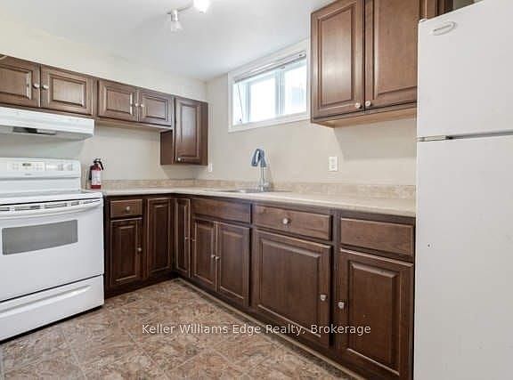 3rd image of 5466 Randolph Cres