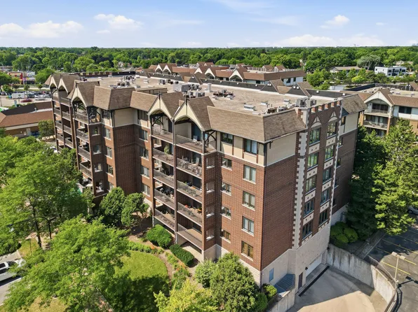 10 S Wille St APT 209, Mount Prospect, IL 60056