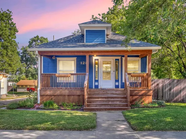 128 E 9th St, Newton, KS 67114