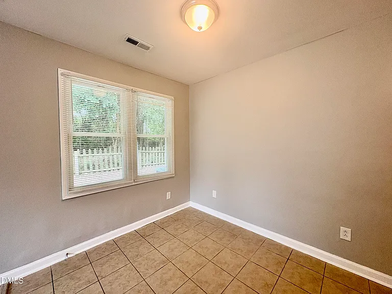 1100 Savannah Dr — Photo 10