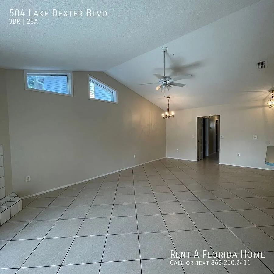 Charming and Picturesque! Pet friendly! Fully Fenced Yard! — Photo 4