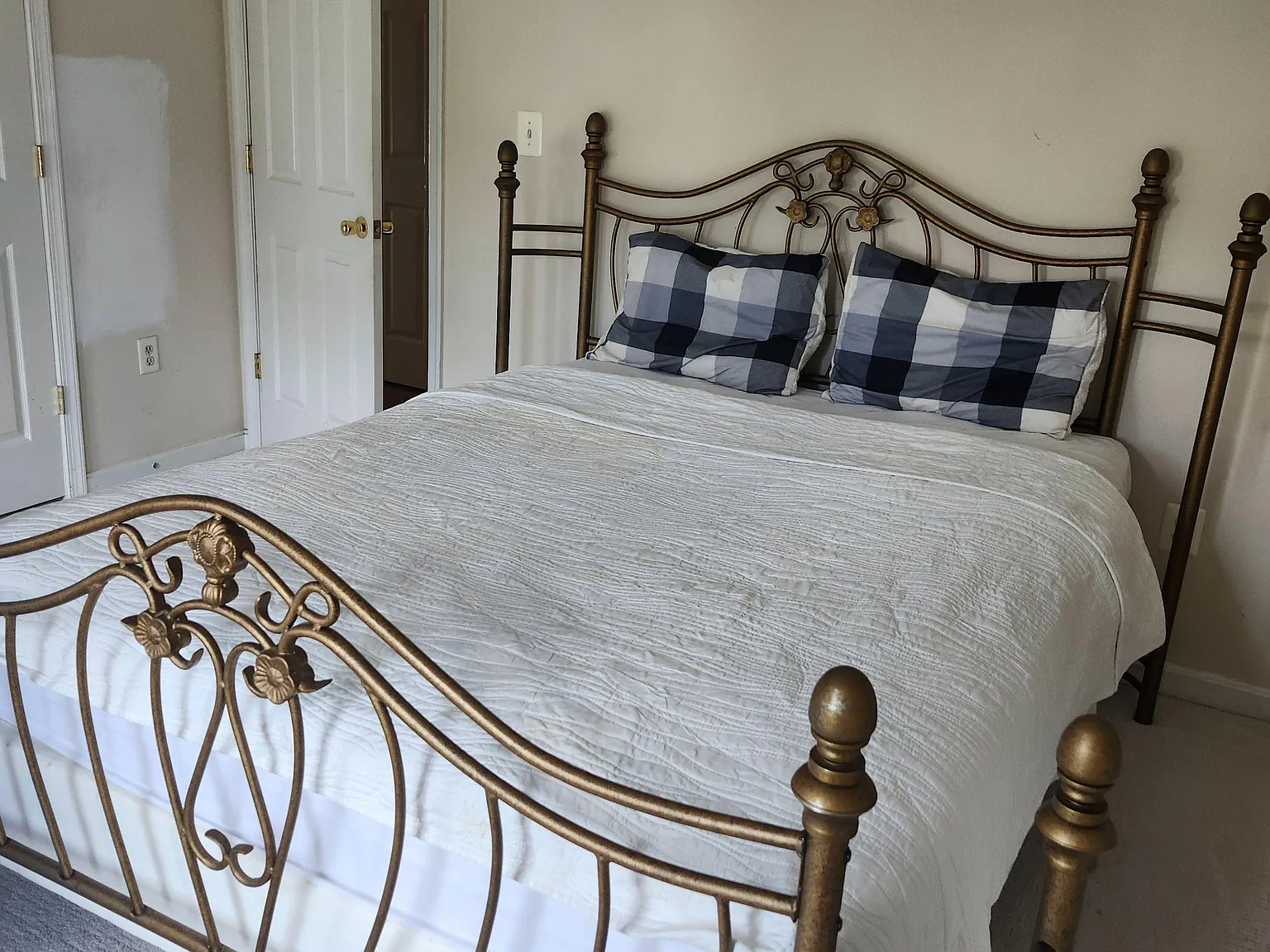 2 bed, 2.0 bath, 2651 sqft, $1,910 — Photo 3