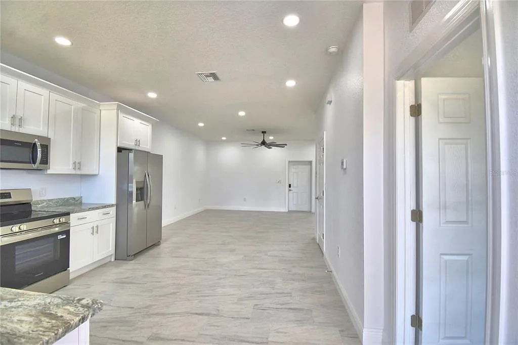Building Photo - 7951 Sarasota Dr #B