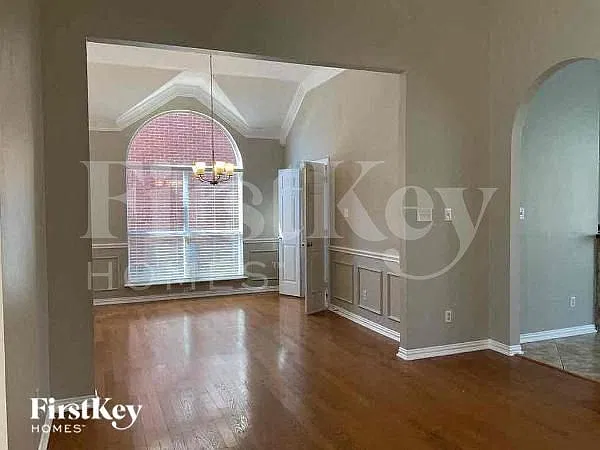4 bed, 2.5 bath, 2615 sqft, $3,195 — Photo 2