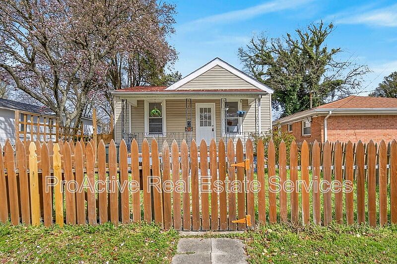 1st image of 1004 Woronoca Ave