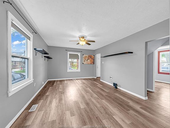 5th image of 1825 Tourangeau Rd
