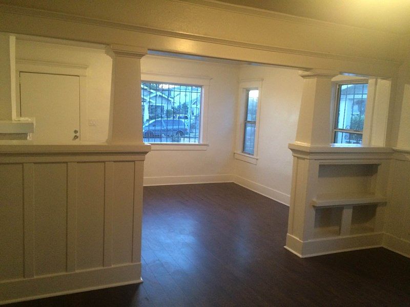 1st image of 811 W 50th Pl