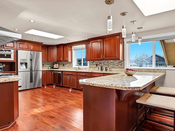4th image of 320 Bowlin Avenue NE