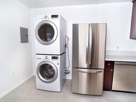 4th image of 1050 S Burlington Ave #1052