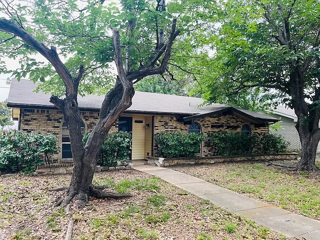 3 bed, 1359 sqft, $1,895 — Photo 2