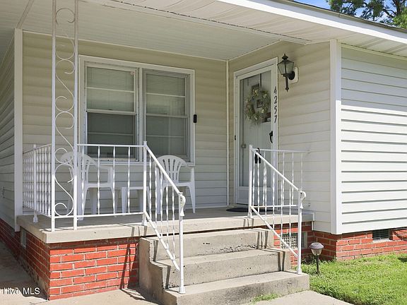 5th image of 4257 Washington Street