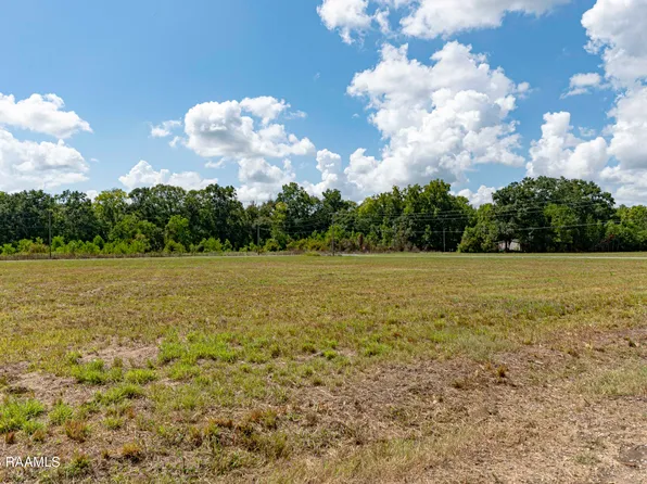 33 E Berard Dr, Arnaudville, LA 70512