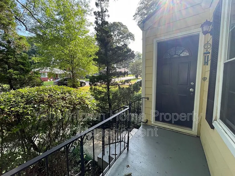 452 Deckner Ave SW — Photo 3