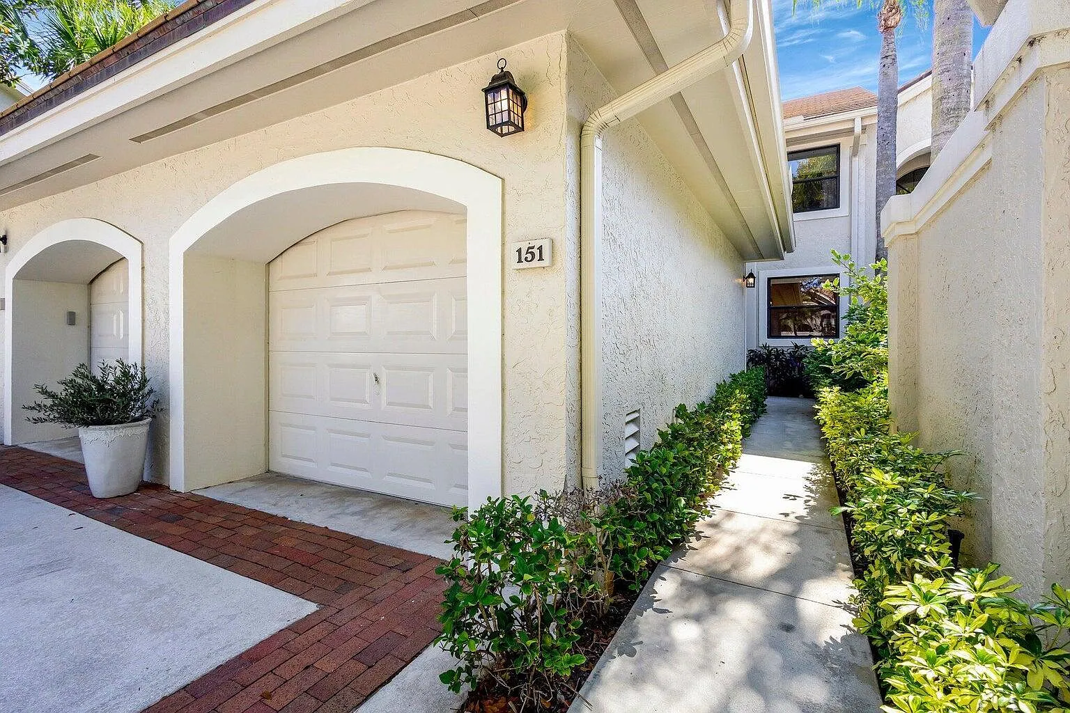 3 bed, 2.0 bath, 1724 sqft, $7,500 — Photo 3