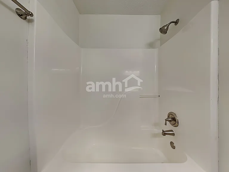 1070 Halifax Ln — Photo 17