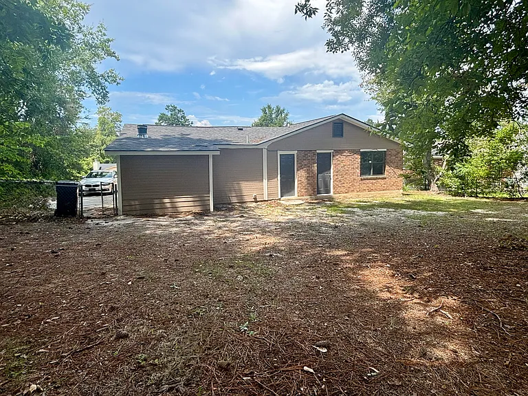 2718 Bennington Dr — Photo 10