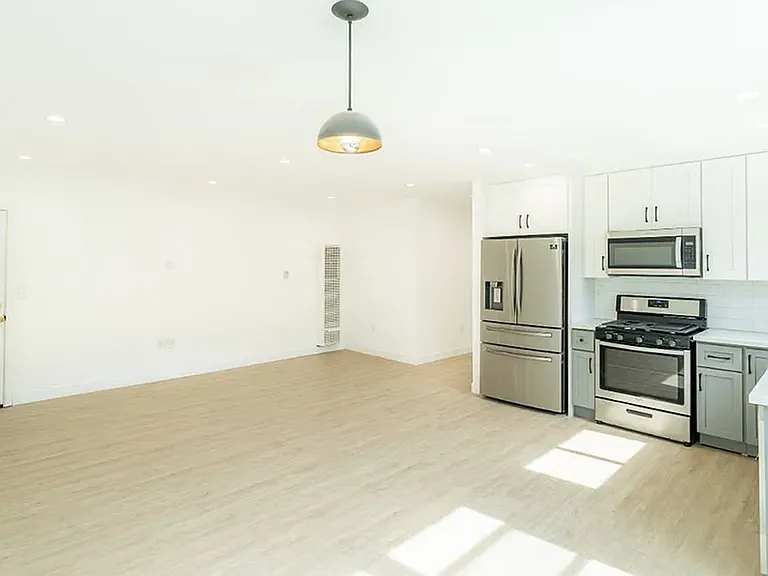 1000 N Curson — Photo 46