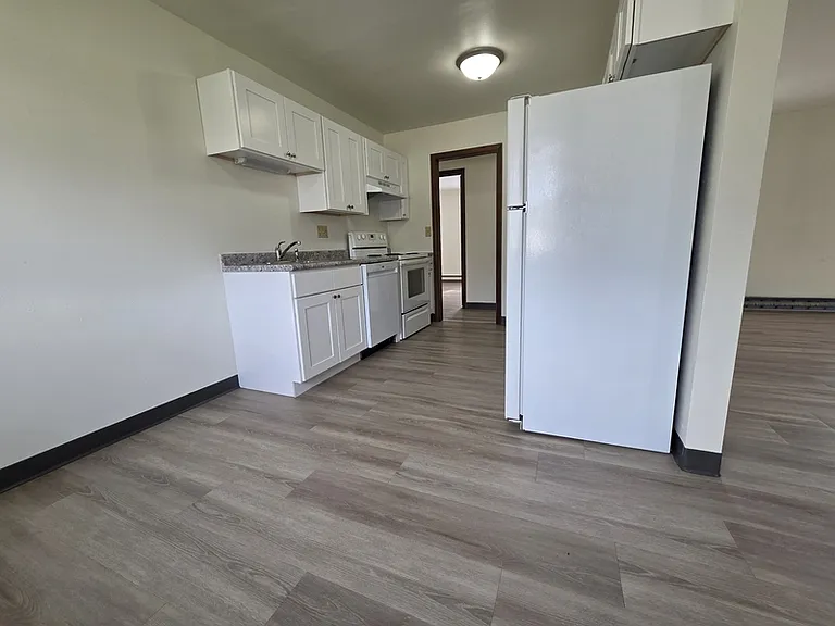 1057 W Cecil St #4 — Photo 10
