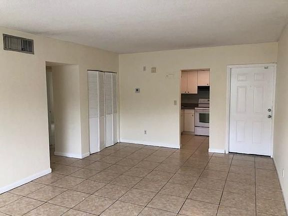 3rd image of 101 SE 6th Ave APT 1