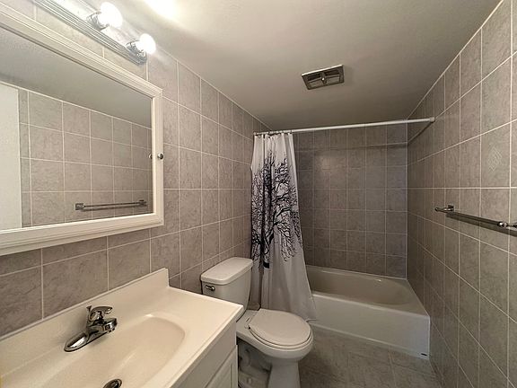 5th image of 131 Dawson Cir #1