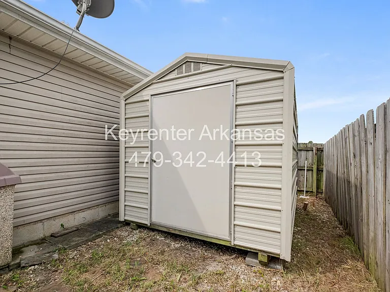 705 SW Crystal St — Photo 27