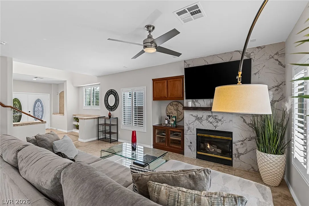 3 bed, 2.5 bath, 2090 sqft, $3,995 — Photo 4