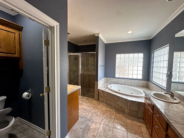 401 Springwood Ct — Photo 12