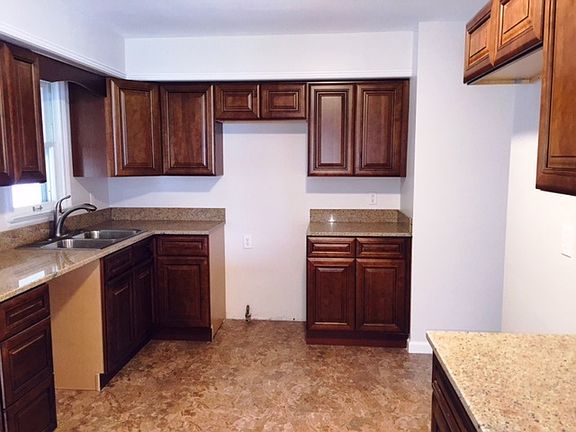 2nd image of 836 Charles St