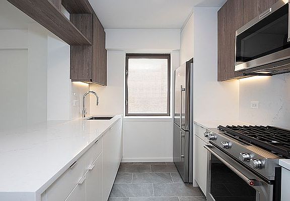 3rd image of 520 W 43rd St APT 11A